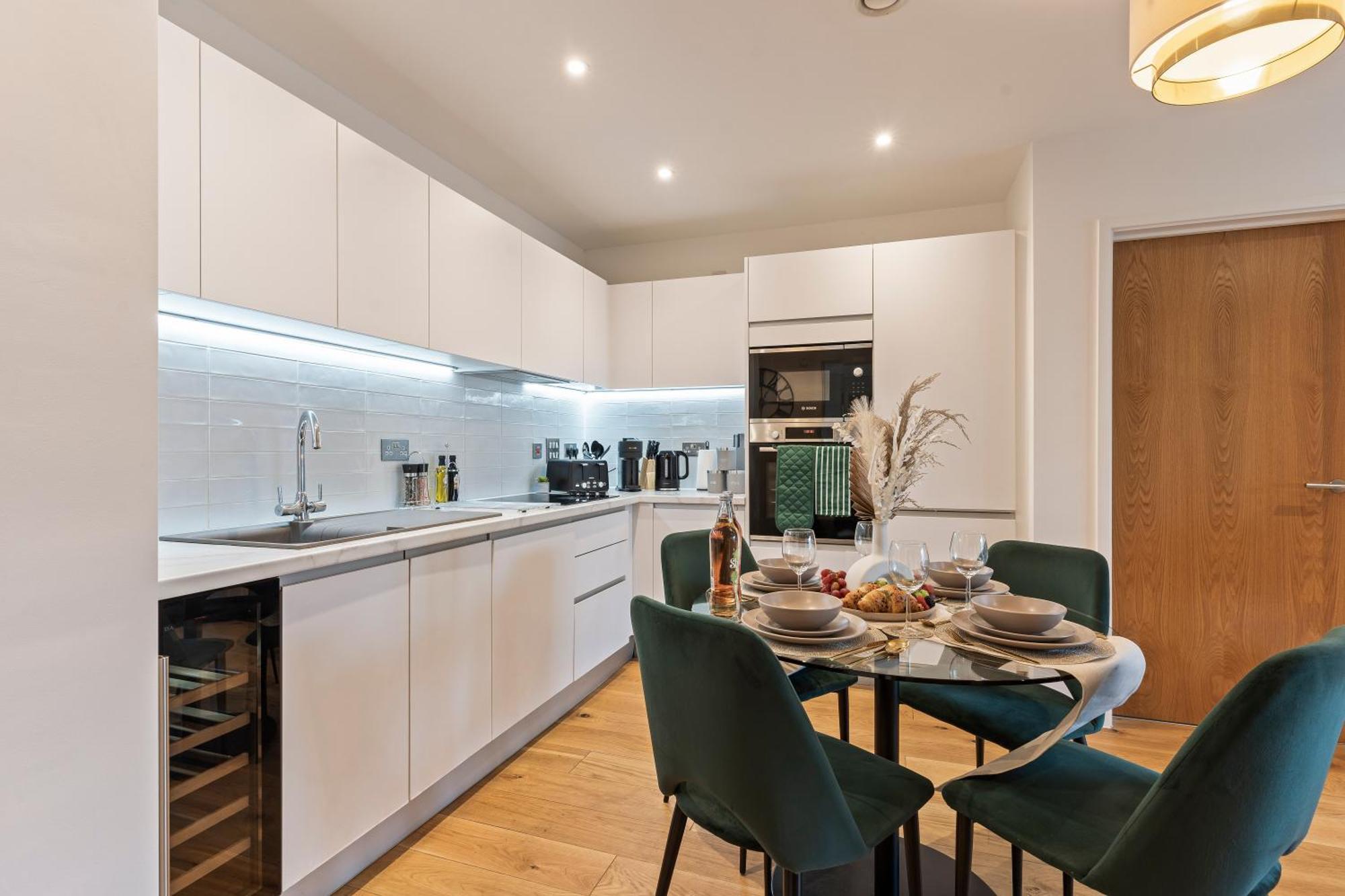 ברמינגהאם Shanti Suite - 2Bed 2Bath City Centre - Wifi - Netflix- Parking- Modern- Perfect For Family, Contractors, Leisure, Business By Shanti Nights מראה חיצוני תמונה