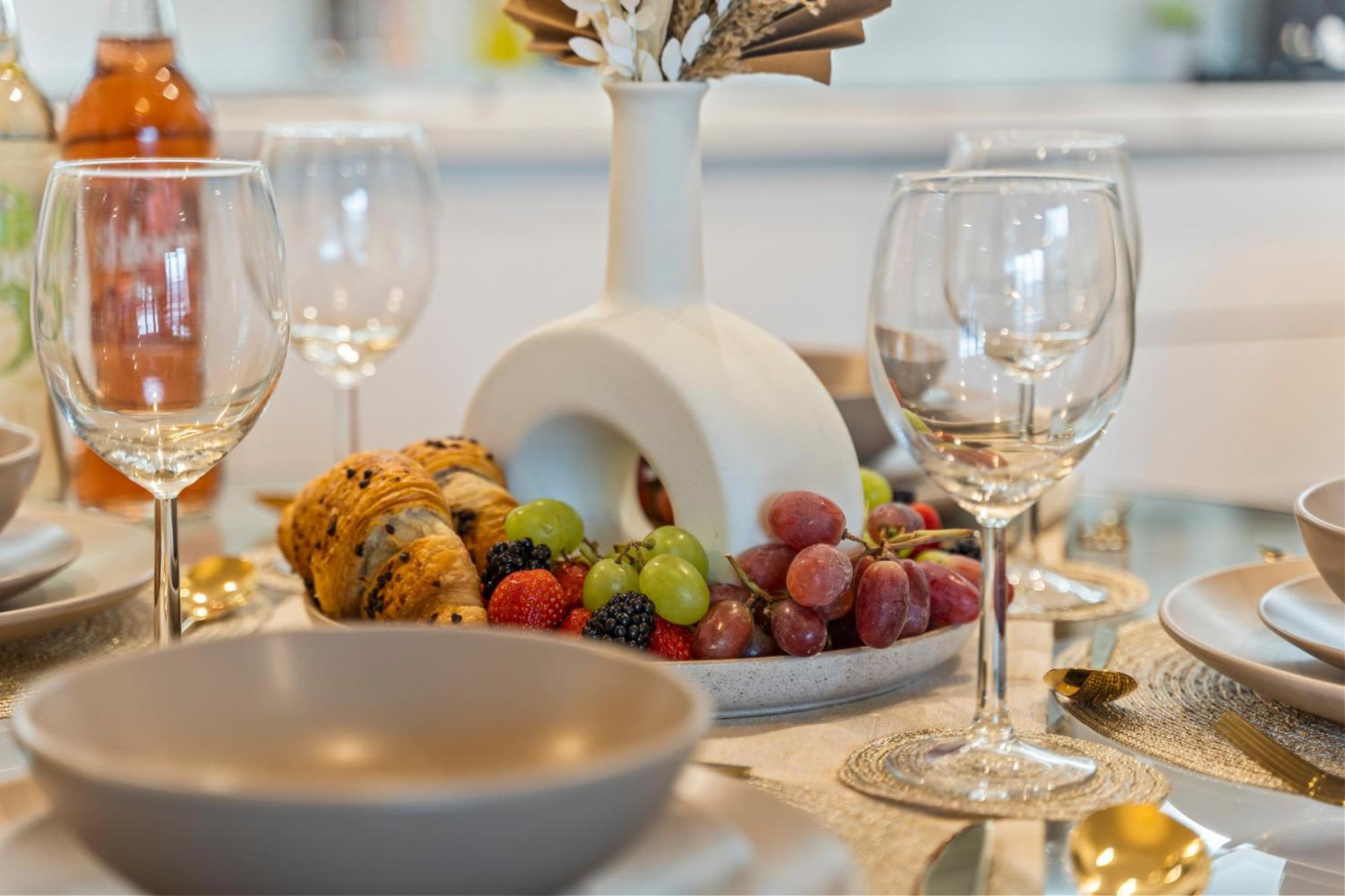ברמינגהאם Shanti Suite - 2Bed 2Bath City Centre - Wifi - Netflix- Parking- Modern- Perfect For Family, Contractors, Leisure, Business By Shanti Nights מראה חיצוני תמונה