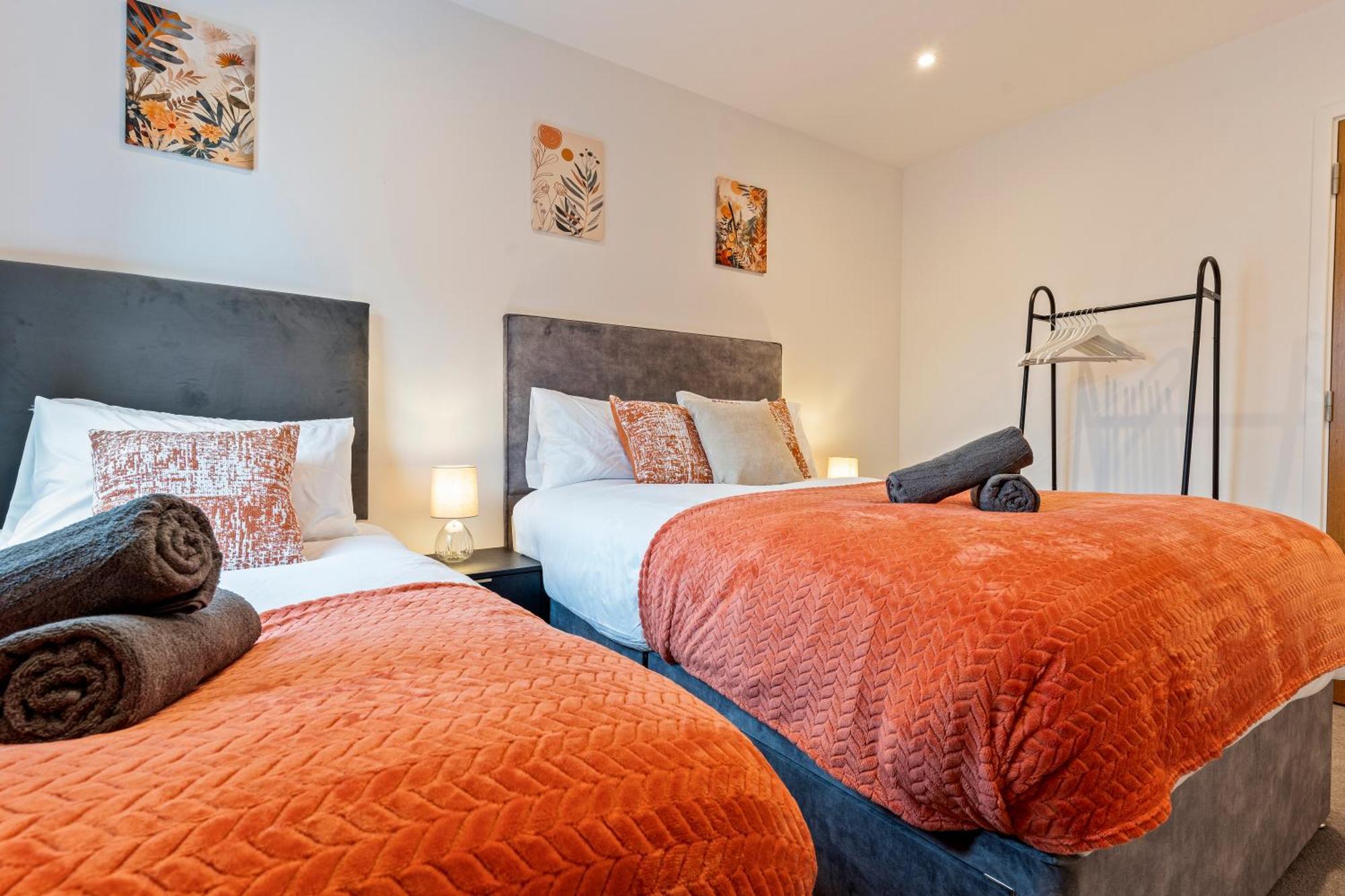 ברמינגהאם Shanti Suite - 2Bed 2Bath City Centre - Wifi - Netflix- Parking- Modern- Perfect For Family, Contractors, Leisure, Business By Shanti Nights מראה חיצוני תמונה