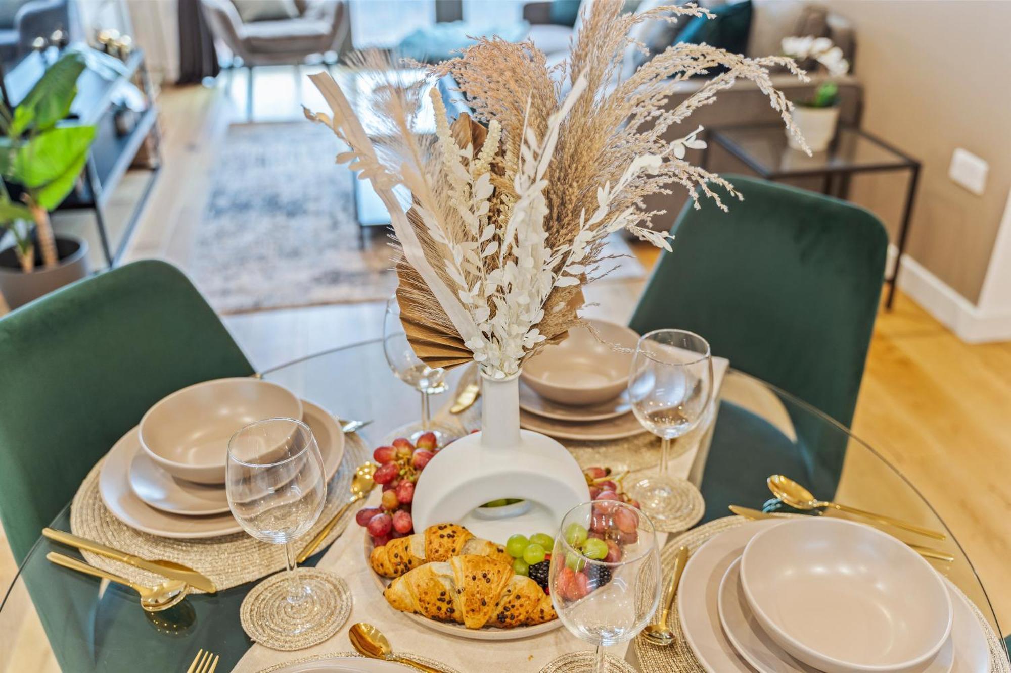 ברמינגהאם Shanti Suite - 2Bed 2Bath City Centre - Wifi - Netflix- Parking- Modern- Perfect For Family, Contractors, Leisure, Business By Shanti Nights מראה חיצוני תמונה