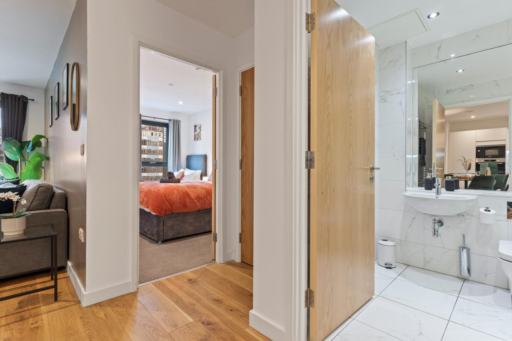 ברמינגהאם Shanti Suite - 2Bed 2Bath City Centre - Wifi - Netflix- Parking- Modern- Perfect For Family, Contractors, Leisure, Business By Shanti Nights מראה חיצוני תמונה